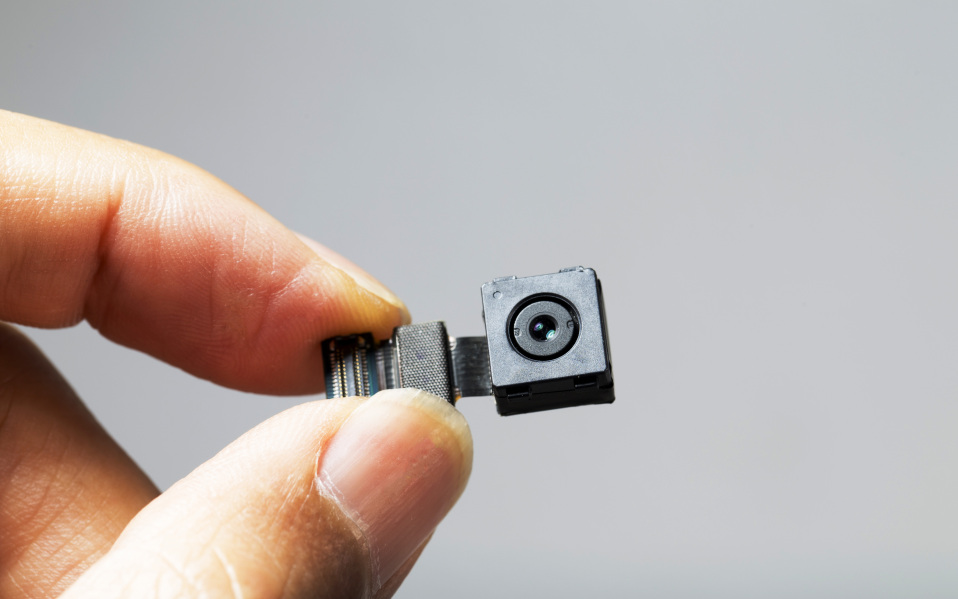 Detectarea microfoanelor, camerelor video și a altor dispozitive ilegal montate